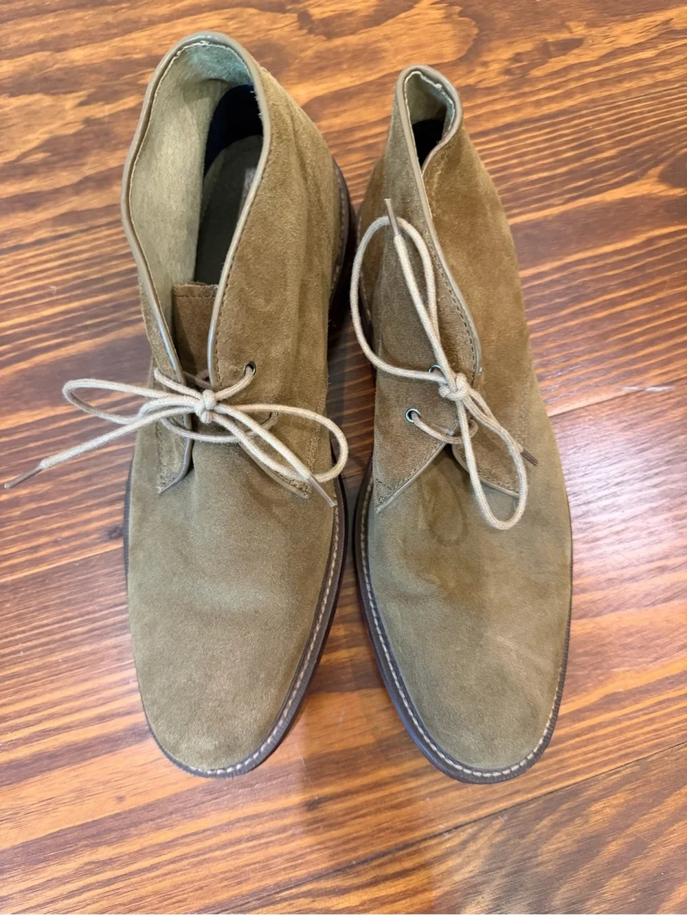 Banana Republic Norman Suede Ortholite Chukka Boots